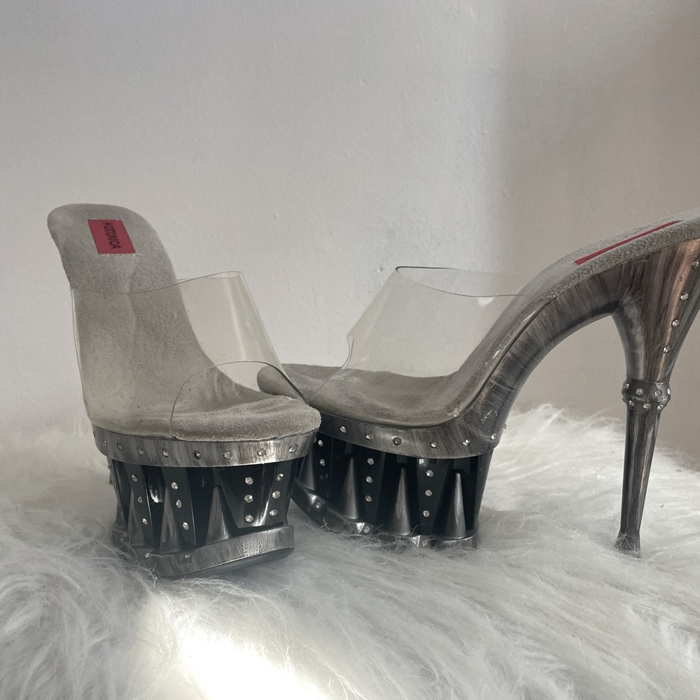 Women’s Size 10 heels, Brand New, Never worn. 6-6.5 in platform heel height.